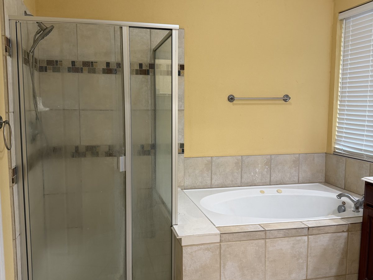 Guest bathroom before remodel